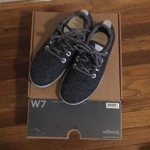 BRAND NEW Women’s Allbird wool runners